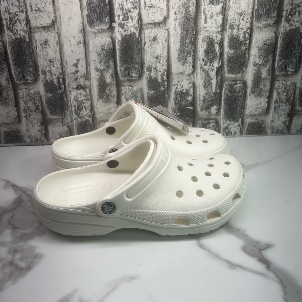 Crocs Classic Men's size 9/Women's 11 White Clog Sandals
